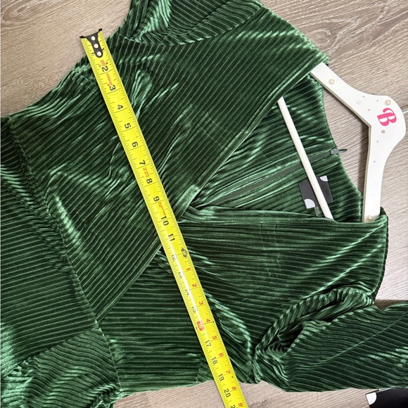 NWT Maison Tara Plus Size V-Neck Faux Wrap Velvet Dress Green Holiday Party 16 - Picture 9 of 12